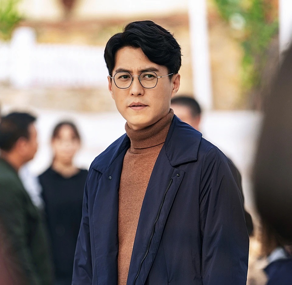 Cận Đông cũng thành đối tượng bị nói xấu trong cuộc nói chuyện của Vương Gia Vệ và Tần Văn