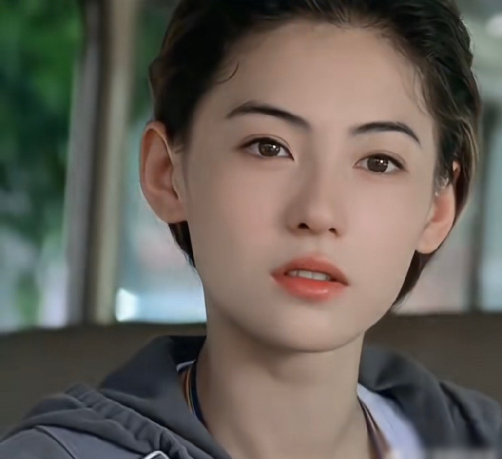 Trương Bá Chi đang làm gì với gương mặt của mình vậy? - Ảnh 8. Nhan sắc dịu dàng thanh tú xưa