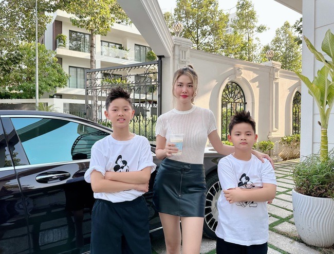 Biệt thự 2 triệu đô trong khu nhà giàu quận 7 của ca sĩ Đăng Khôi- Ảnh 4. Khu vực sân vườn trong căn biệt thự của gia đình Đăng Khôi