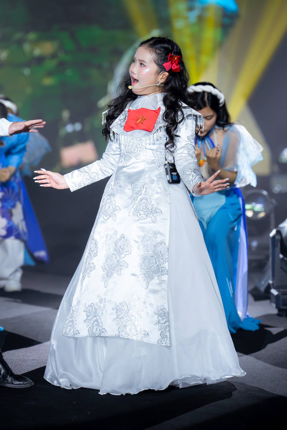 Gabi Bảo Uyên thể hiện bản lĩnh sân khấu dù nhỏ tuổi