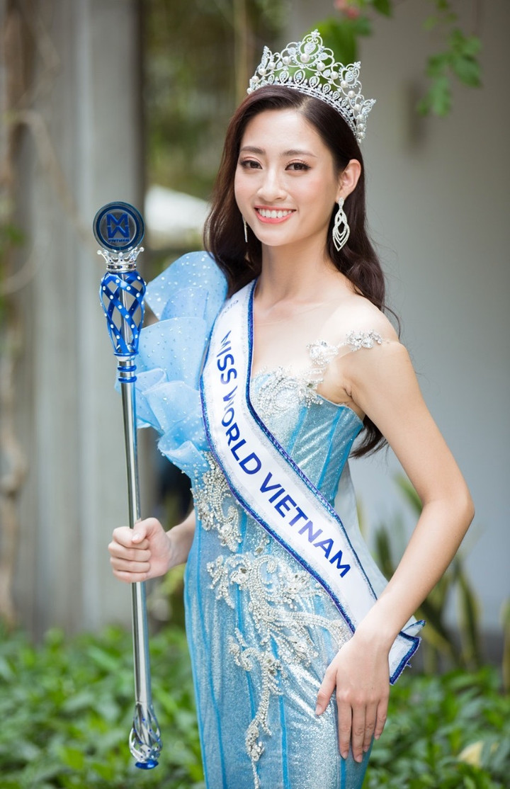 Lương Thùy Linh đăng quang Miss World Vietnam 2019