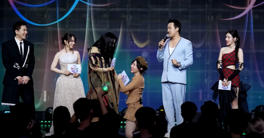 Nữ ca sĩ từng xin NSND Thanh Lam tha thứ giờ ra sao? - Ảnh 2. Orange biểu diễn trên sân khấu