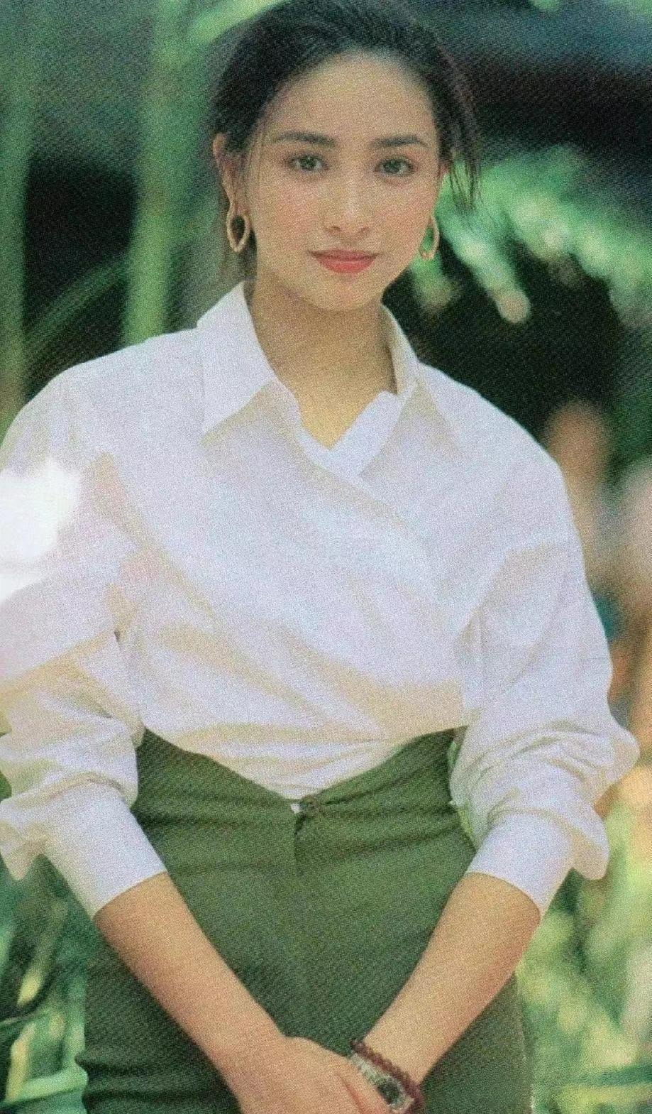 Ngô Uyển Phương đăng quang Á hậu Hong Kong 1986