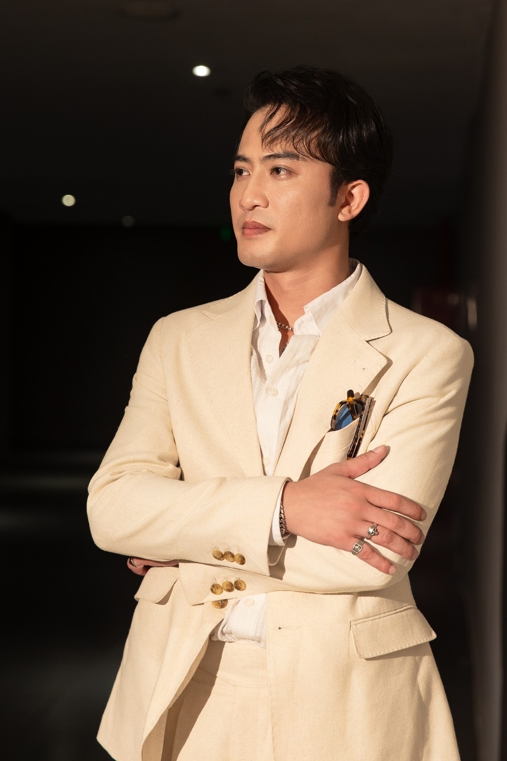 Doãn Quốc Đam đang diễn xuất