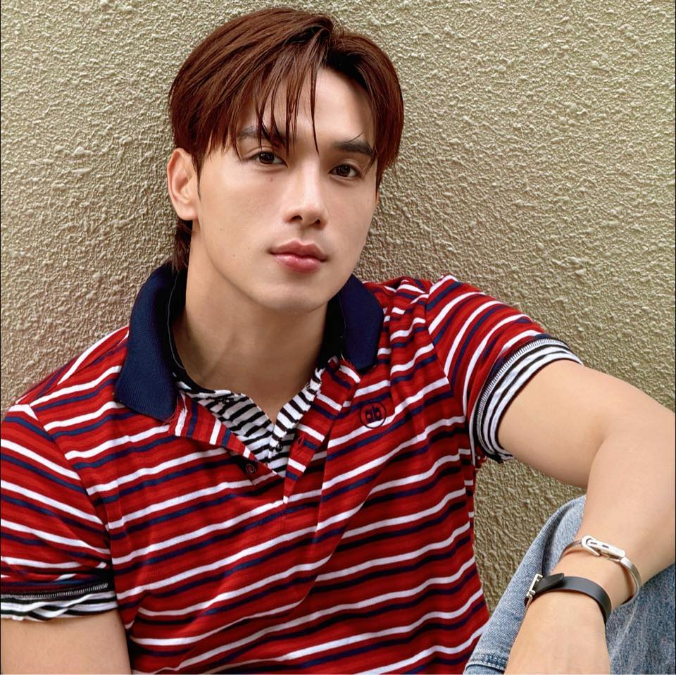 Thuận Nguyễn diễn xuất trên sân khấu