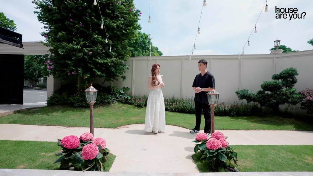 Cây hoa xanh mát từ trước ra sau