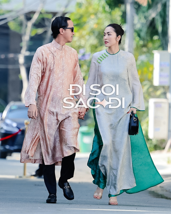 Hà Tăng trong trang phục áo dài nền nã