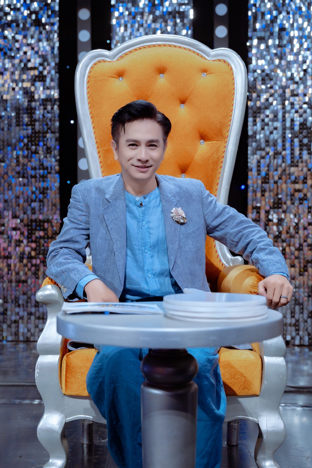 Nam nghệ sĩ là Giám đốc Nghệ thuật, 50 tuổi vẫn ở với mẹ: 'Cuộc đời mình đừng trông chờ người khác' - Ảnh 2. Đình Toàn làm giám khảo khách mời tại Người Kể Chuyện Tình