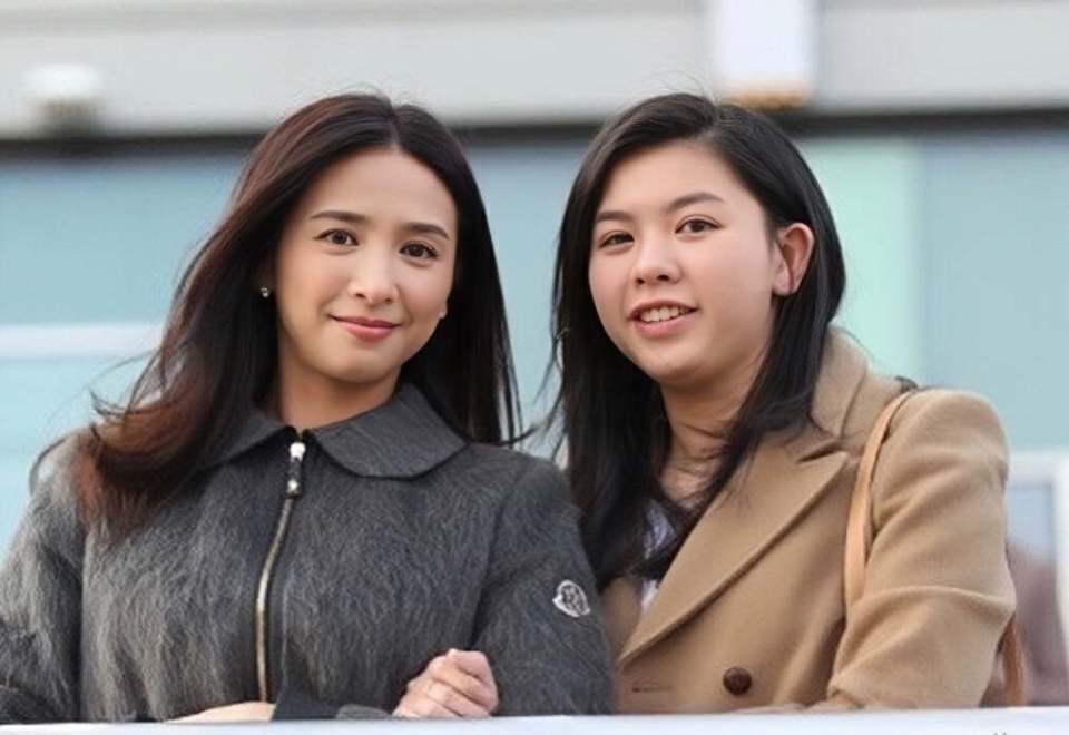 Á hậu Ngô Uyển Phương trẻ đẹp như bạn của con gái