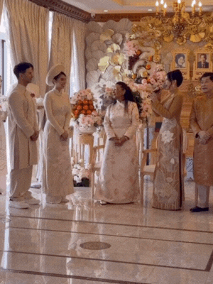 Tiên Nguyễn giật mình che mặt khi nghe lời mẹ dặn