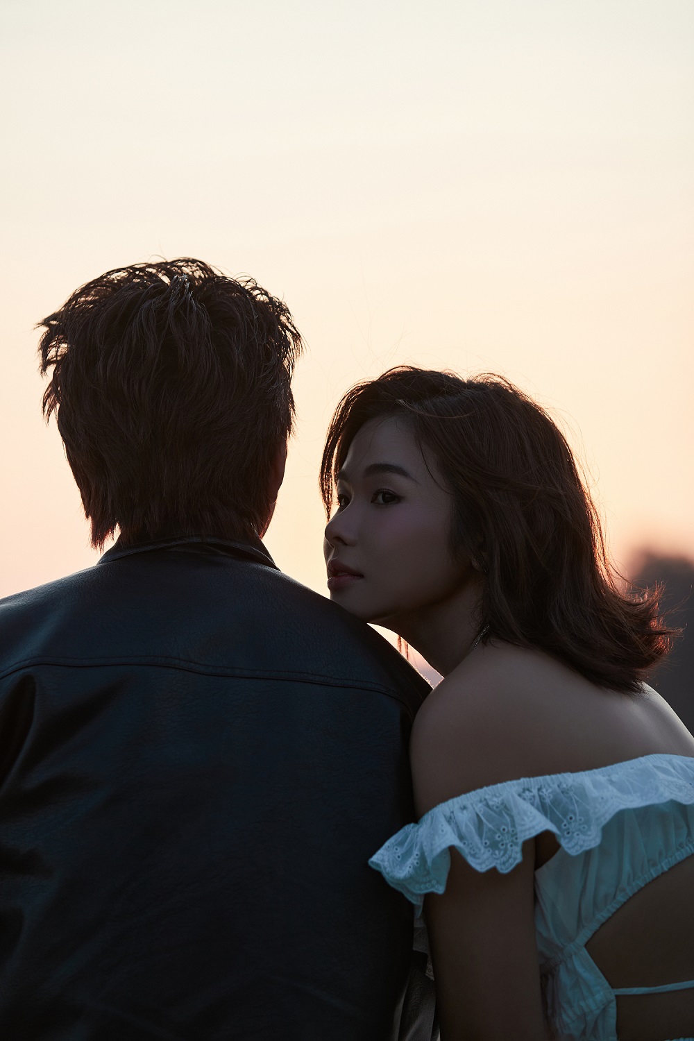 Cả 2 khẳng định không đặt áp lực về triệu view