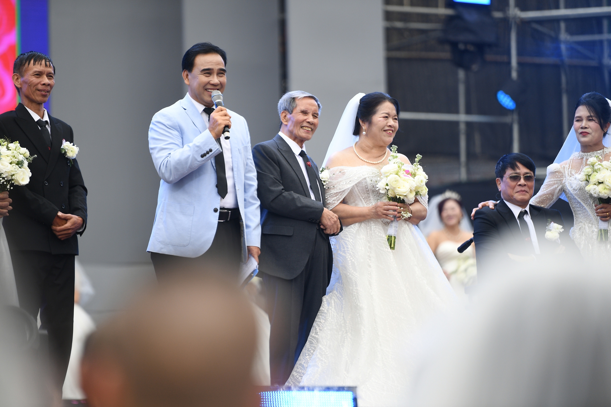 MC Quyền Linh sao thế này?- Ảnh 2. MC Quyền Linh gây chú ý tại sự kiện cộng đồng Hà Nội