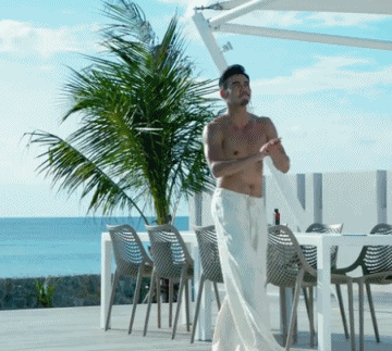 Dương Thước thể hiện tính cách gia trưởng, hống hách Dương Thước có tính cách gia trưởng, xem mình là tổng tài khiến ai cũng ngán ngẩm