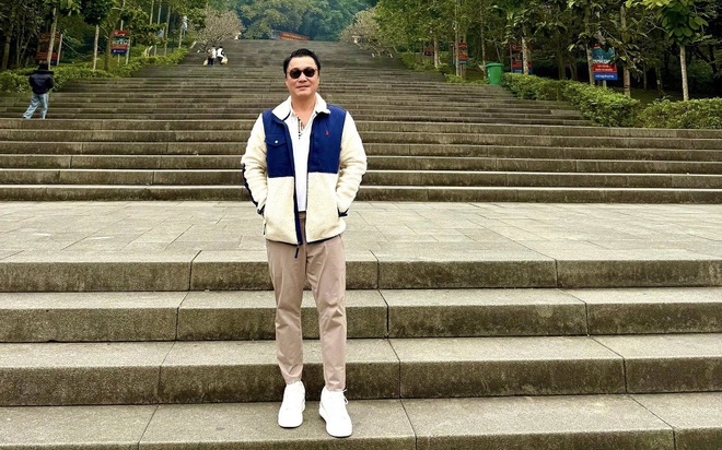 Lý Hùng trẻ trung với phong thái tài tử