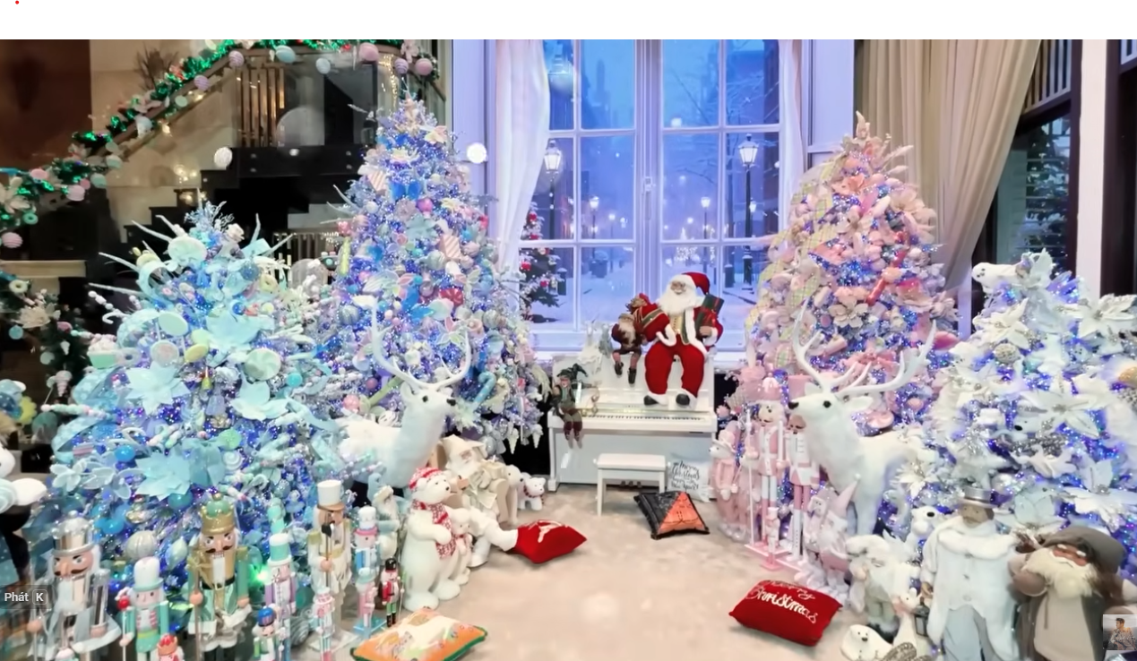 Đàm Vĩnh Hưng làm điều cuối cùng ở biệt thự vừa bán, được chủ cho ở nhờ đến hết Tết Nguyên đán- Ảnh 4. Trang trí Noel trong biệt thự của Đàm Vĩnh Hưng