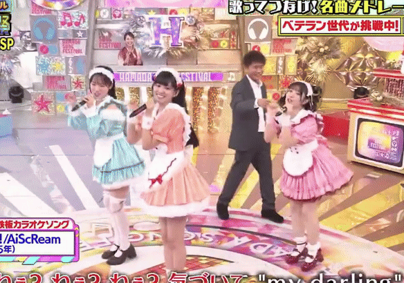 Danh hài kẹp cổ nữ ca sĩ trên truyền hình