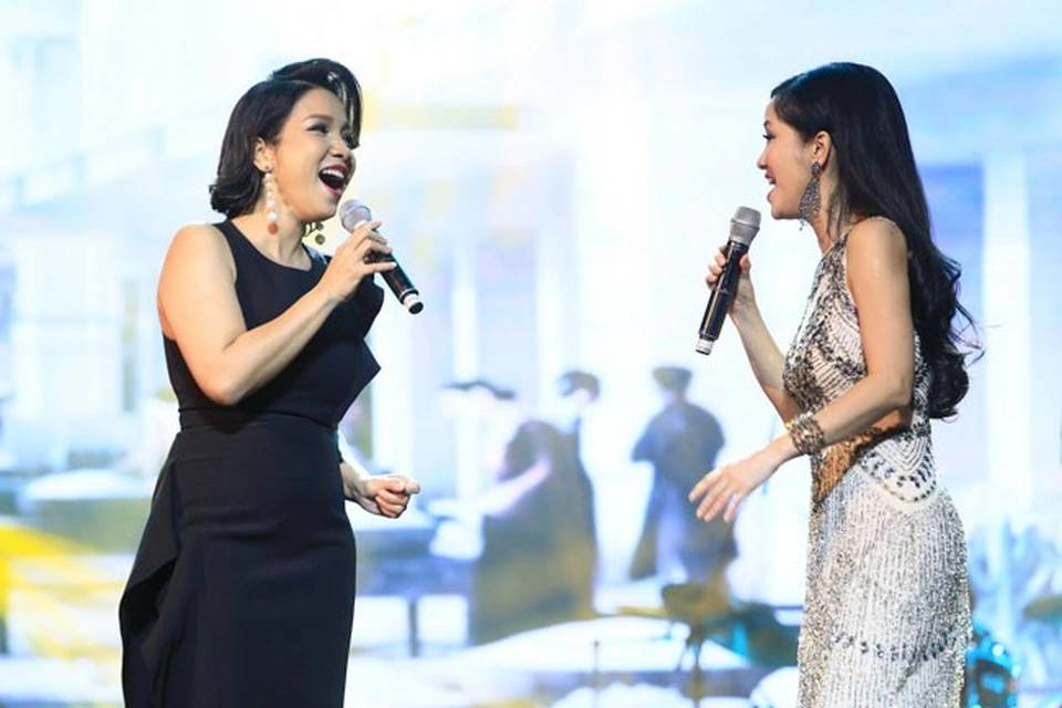 Hình ảnh thân mật của Hồng Nhung và Mỹ Linh