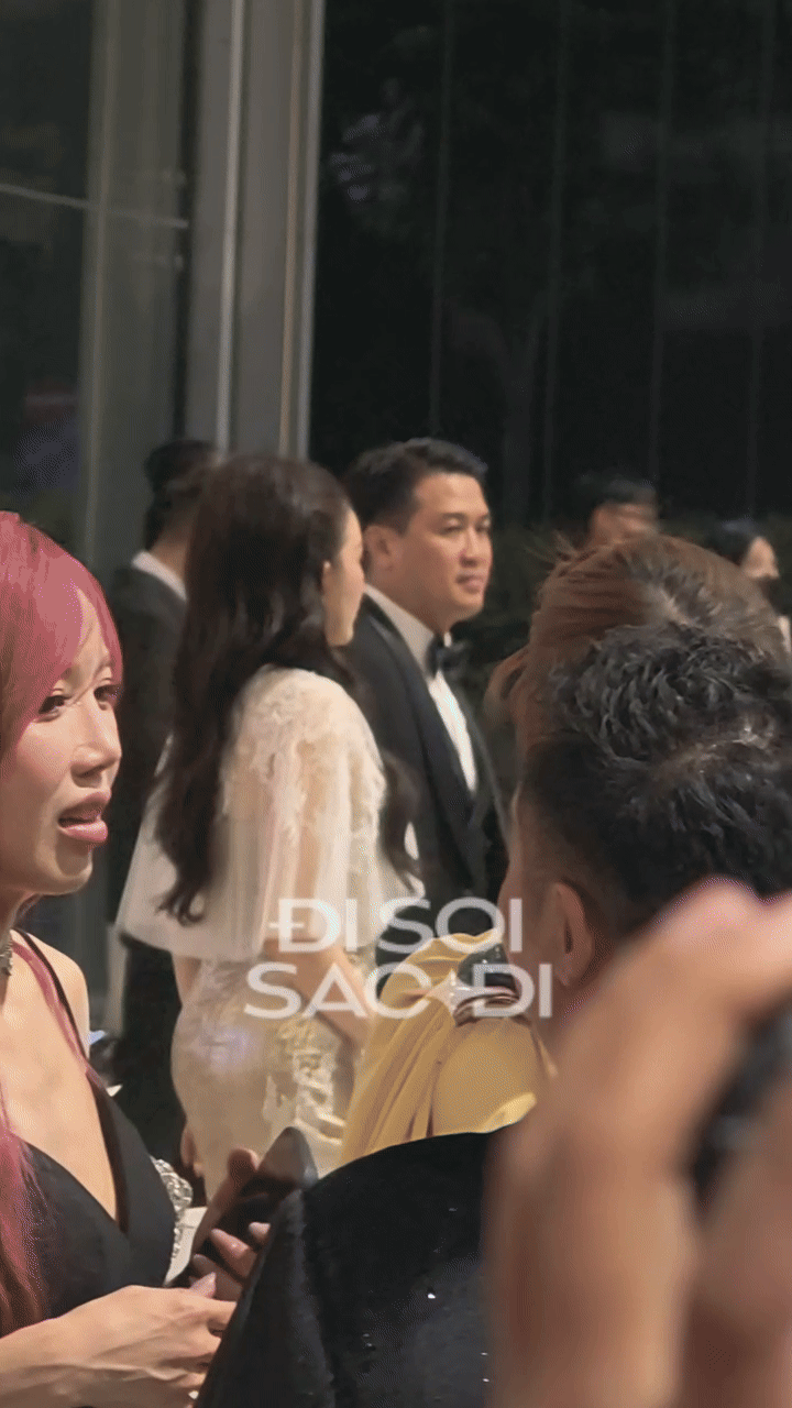 Phillip Nguyễn ôm eo Linh Rin tại sự kiện