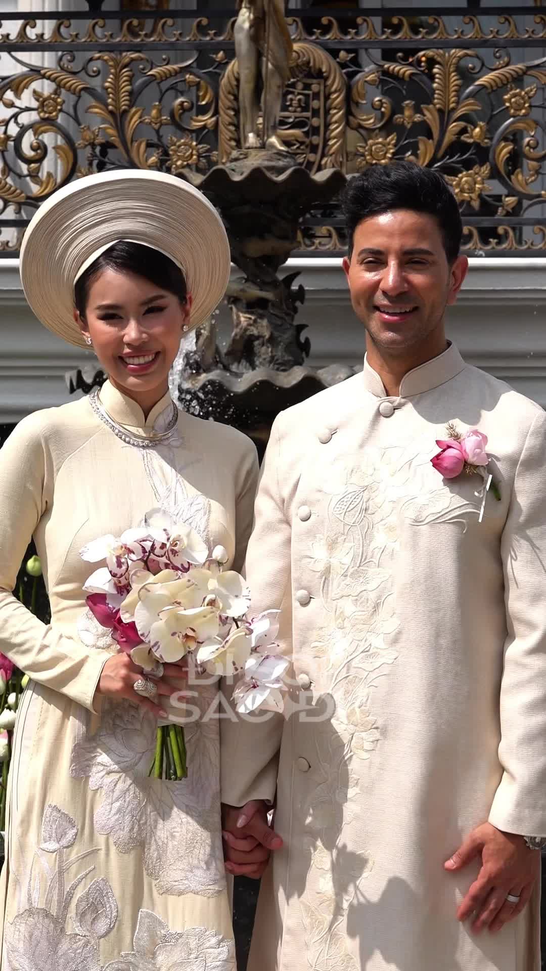 Bố mẹ tiễn con gái trong ngày cưới